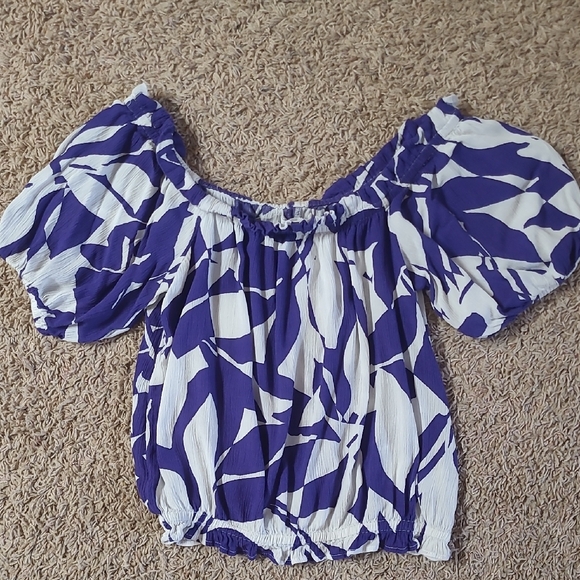 Maurices Purple and White Patterned Top Sizs Xsmall - Picture 2 of 8